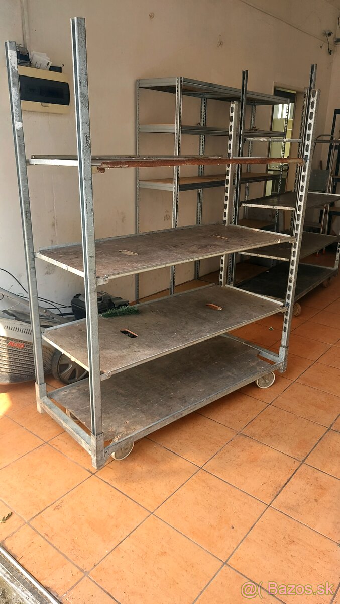 Predam cc regále.