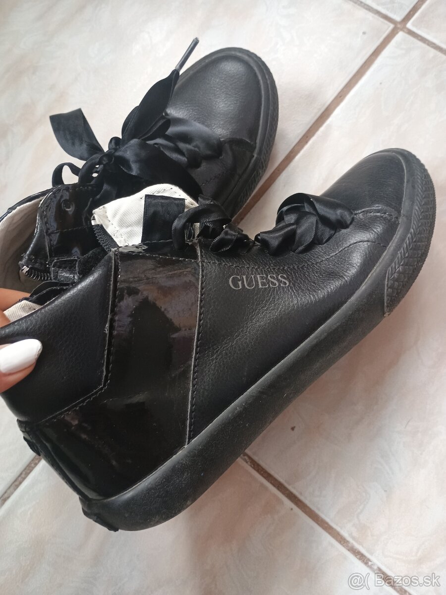 kotnicky GUESS