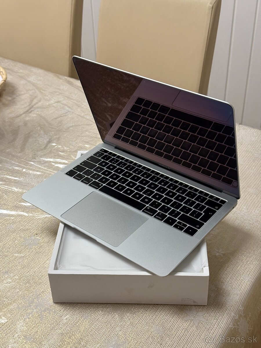 MacBook Air 2019 256GB v úžasnom stave