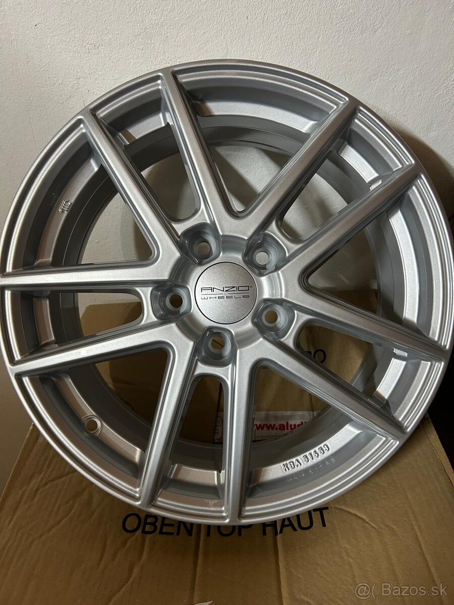 Anzio Split R17 5x114.3 ET45 Polar Silber
