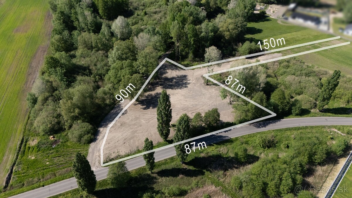 Veľký stavebný rožný pozemok Malé Leváre