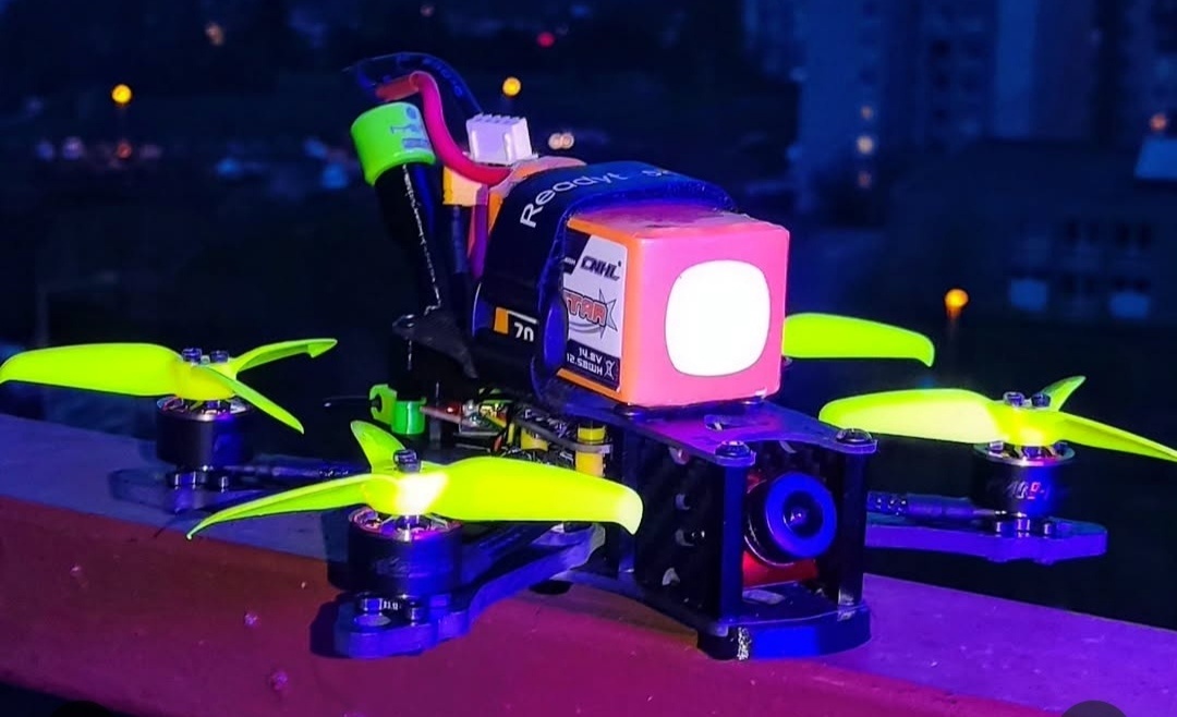 FPV 3inch dron Tmotor speedybee caddx