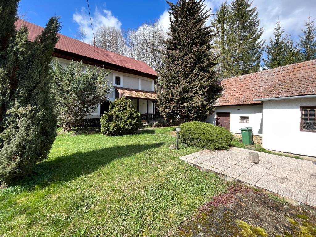 NA PREDAJ REZERVOVANÉ Chalupa s pozemkom 1078 m2 v dedinke