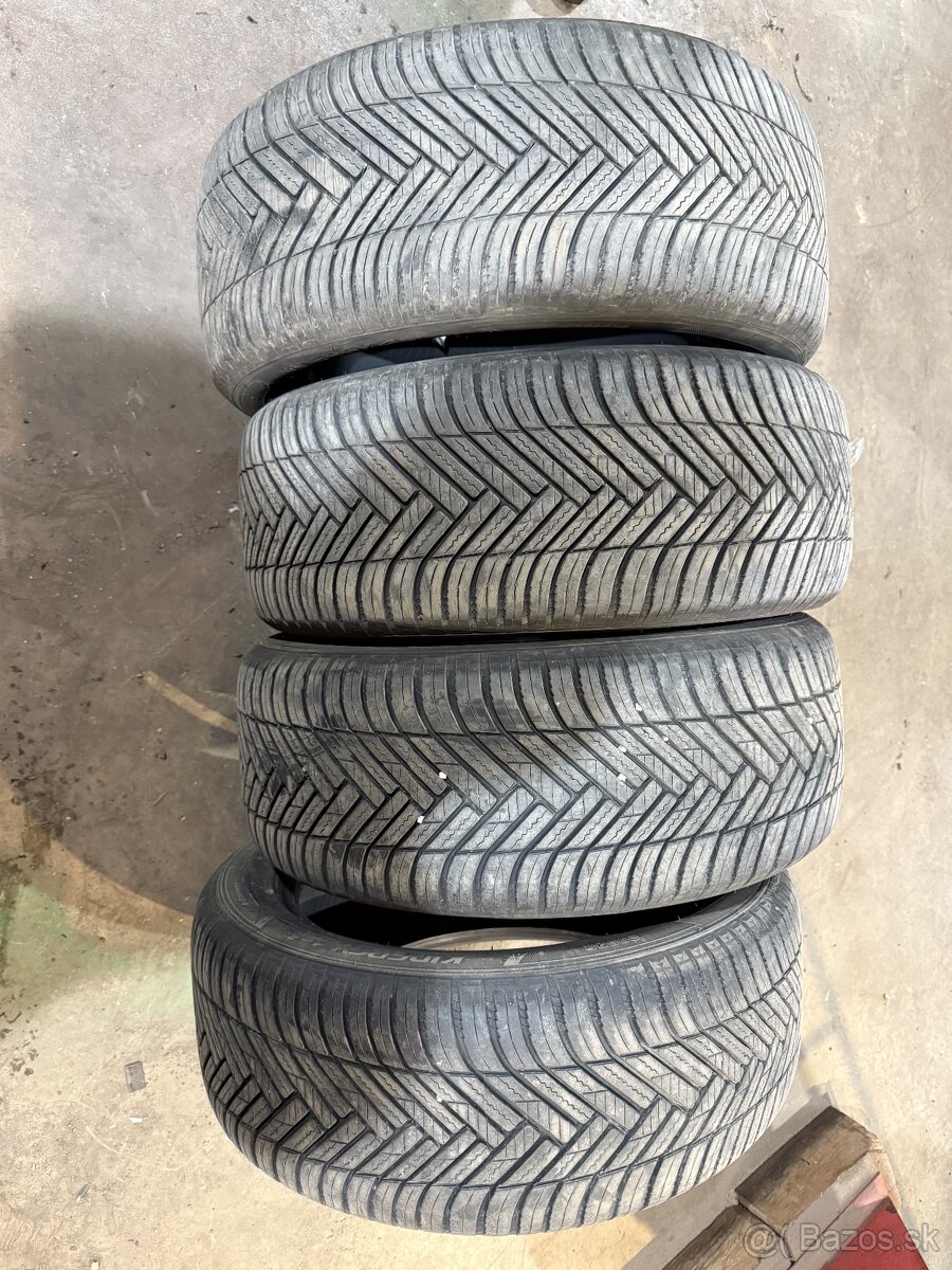predám sadu celoročných pneu Hankook 225/50 r17