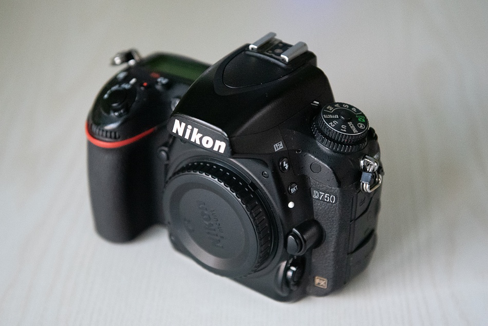 Predám Nikon D750 telo