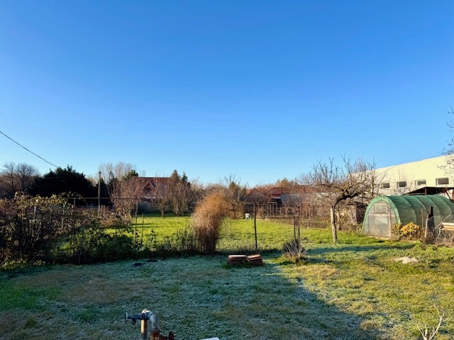 Na predaj krásna 10 ár stavebná parcela v centre Kolárova