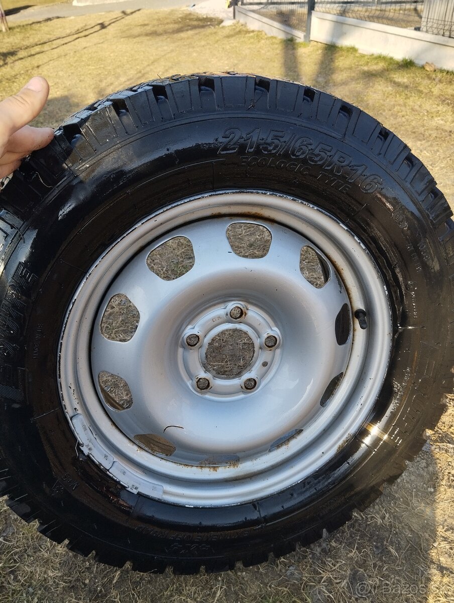 AT pneu 215/65 R16 s diskami