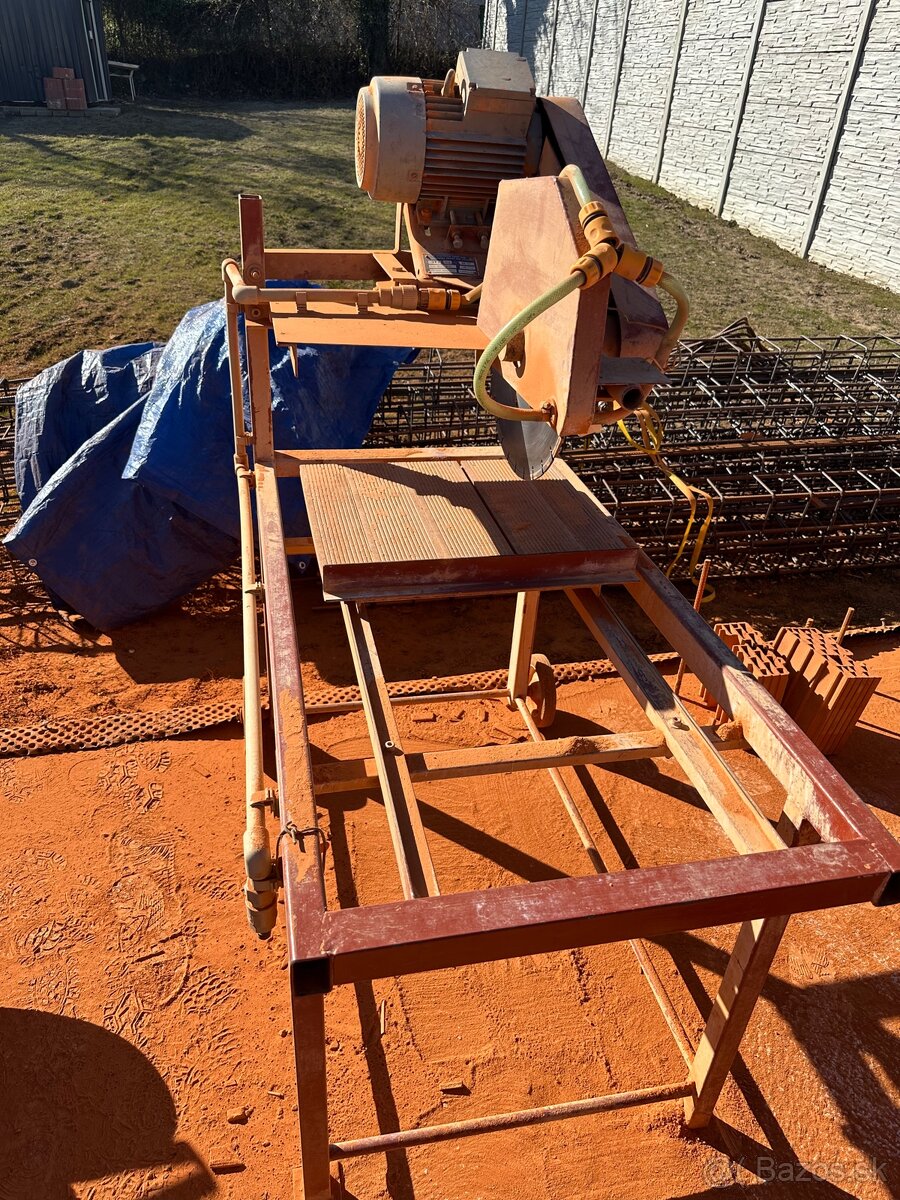 Píla na tehlu a pórobetón