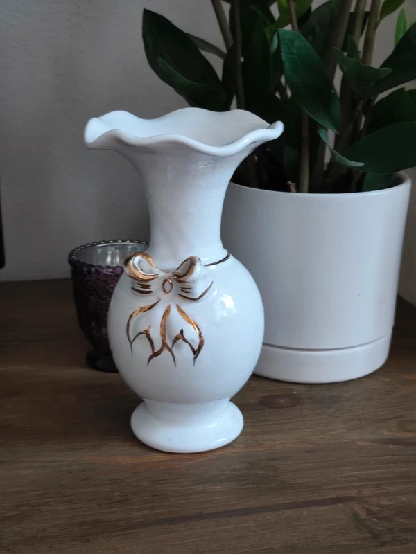 Porcelanova vazicka
