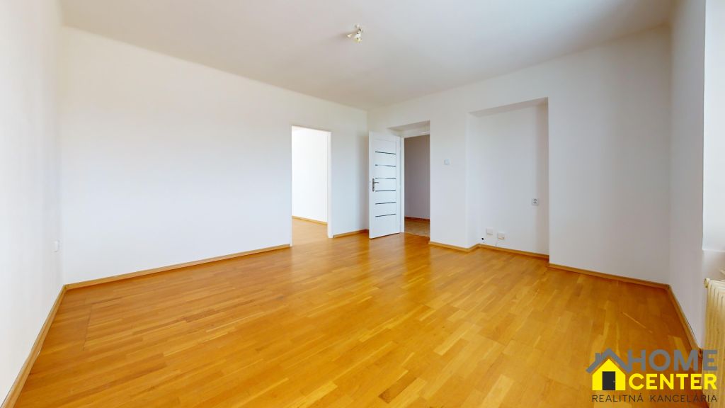 NOVÁ CENA NA PREDAJ 2 IZBOVÝ TEHLOVÝ BYT V CENTRE, VNÚTOR