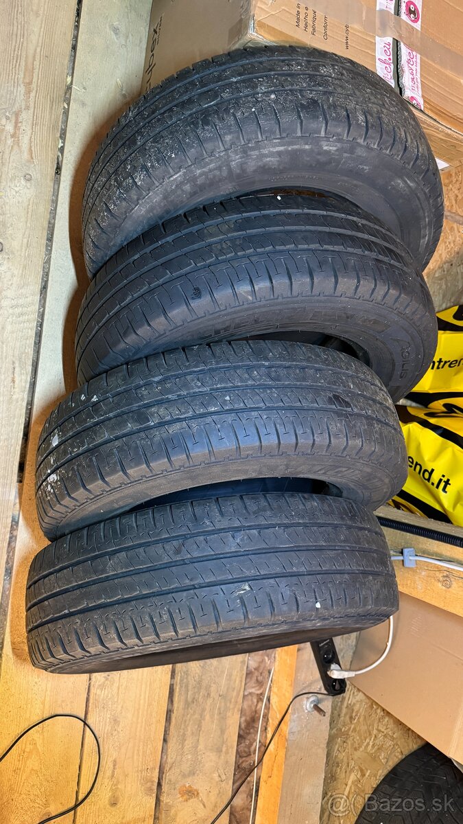 215/70 R15C Michelin letne pneu