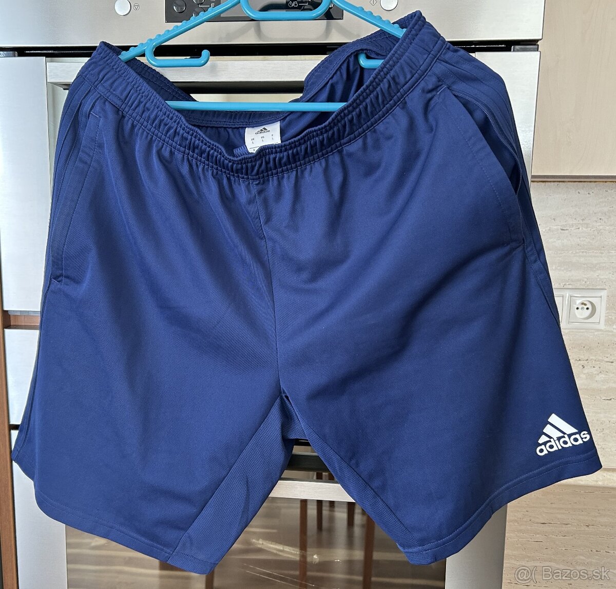 Adidas krátke športové nohavice modrej farby veľkosť L