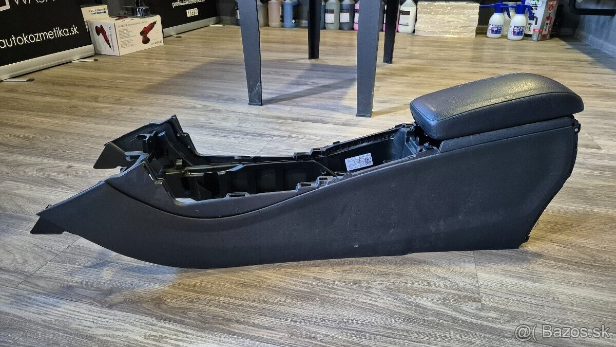 Stredový panel Mercedes A (2013-2017)