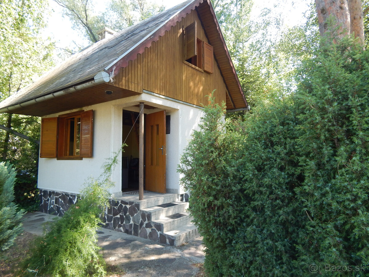 Na predaj poschodová chata s pozemkom - 385 m2 v Úľanoch nad