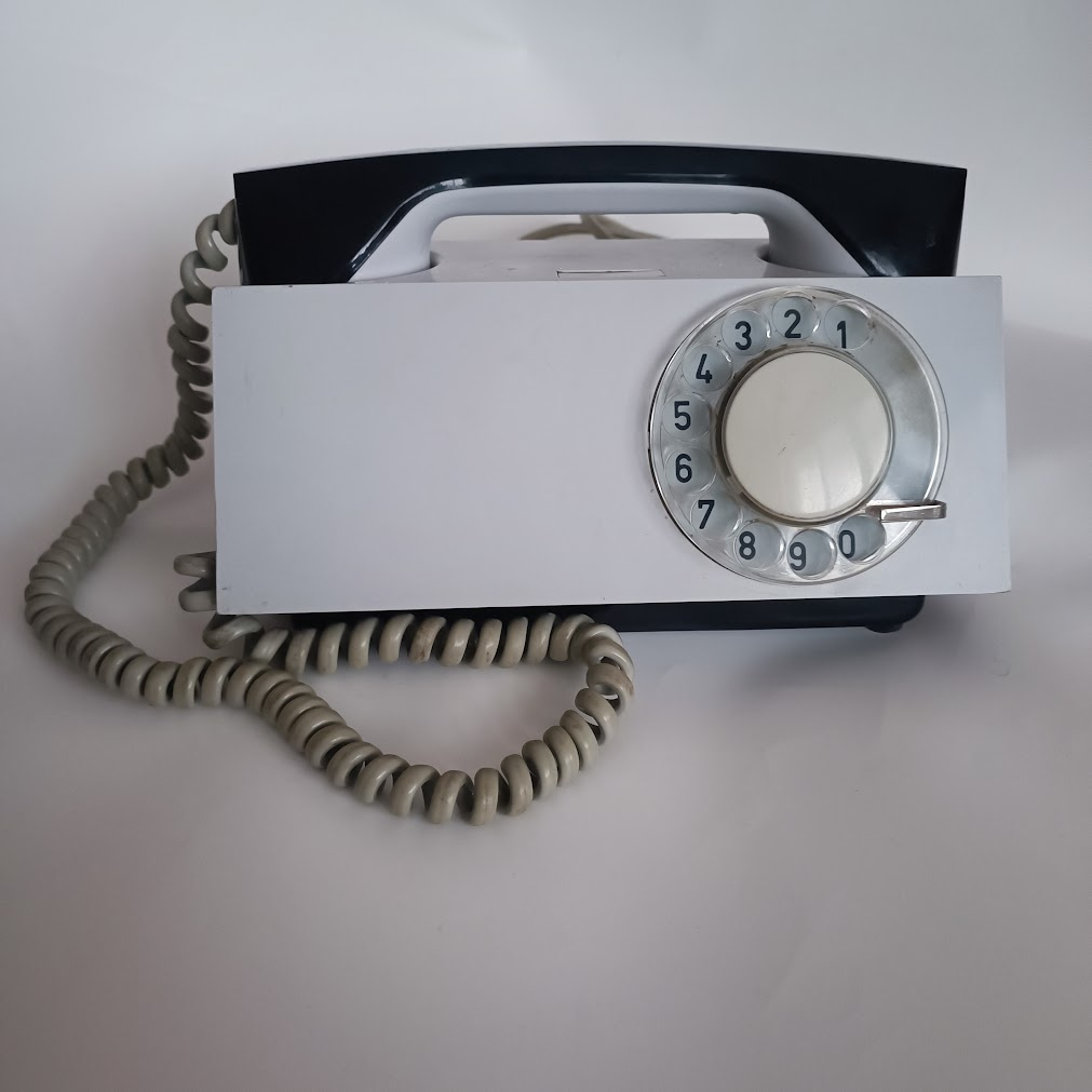 Predám 15 modelov retro telefóny od 60-tých rokov.