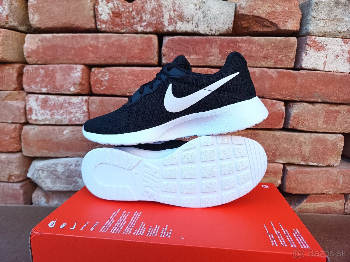 Dámské tenisky na běhání Nike Tanjun, velikost 40