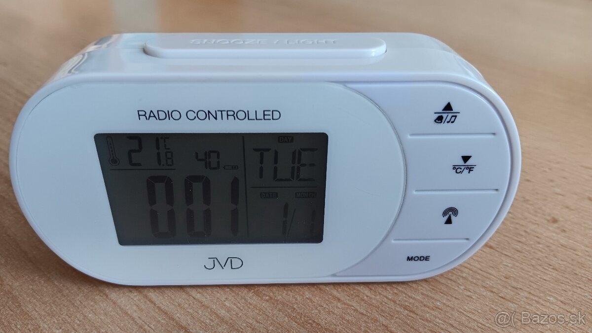 digitálny budík značky JVD
