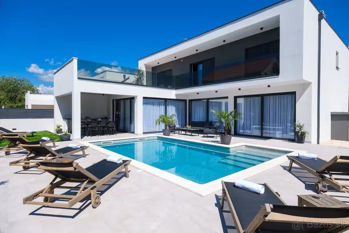 Chorvátsko, Dizajnová vila s bazénom, wellnessom.