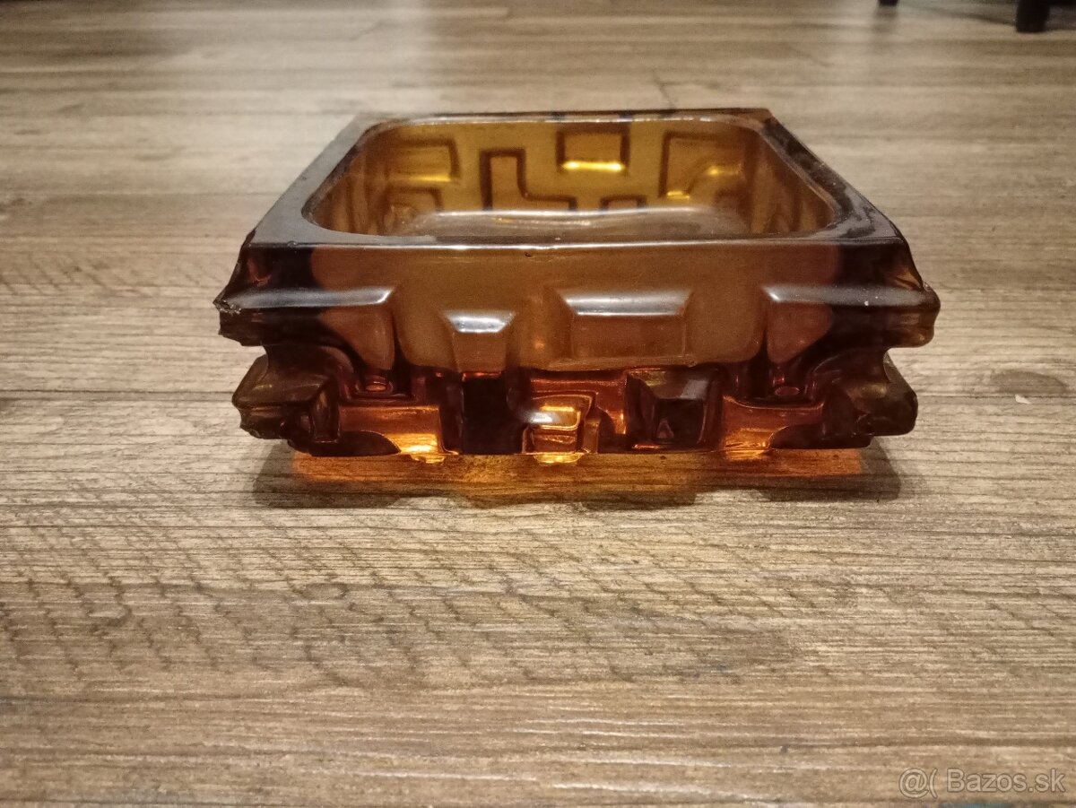 Predám popolník od Jiŕi Brabec vzor tetris