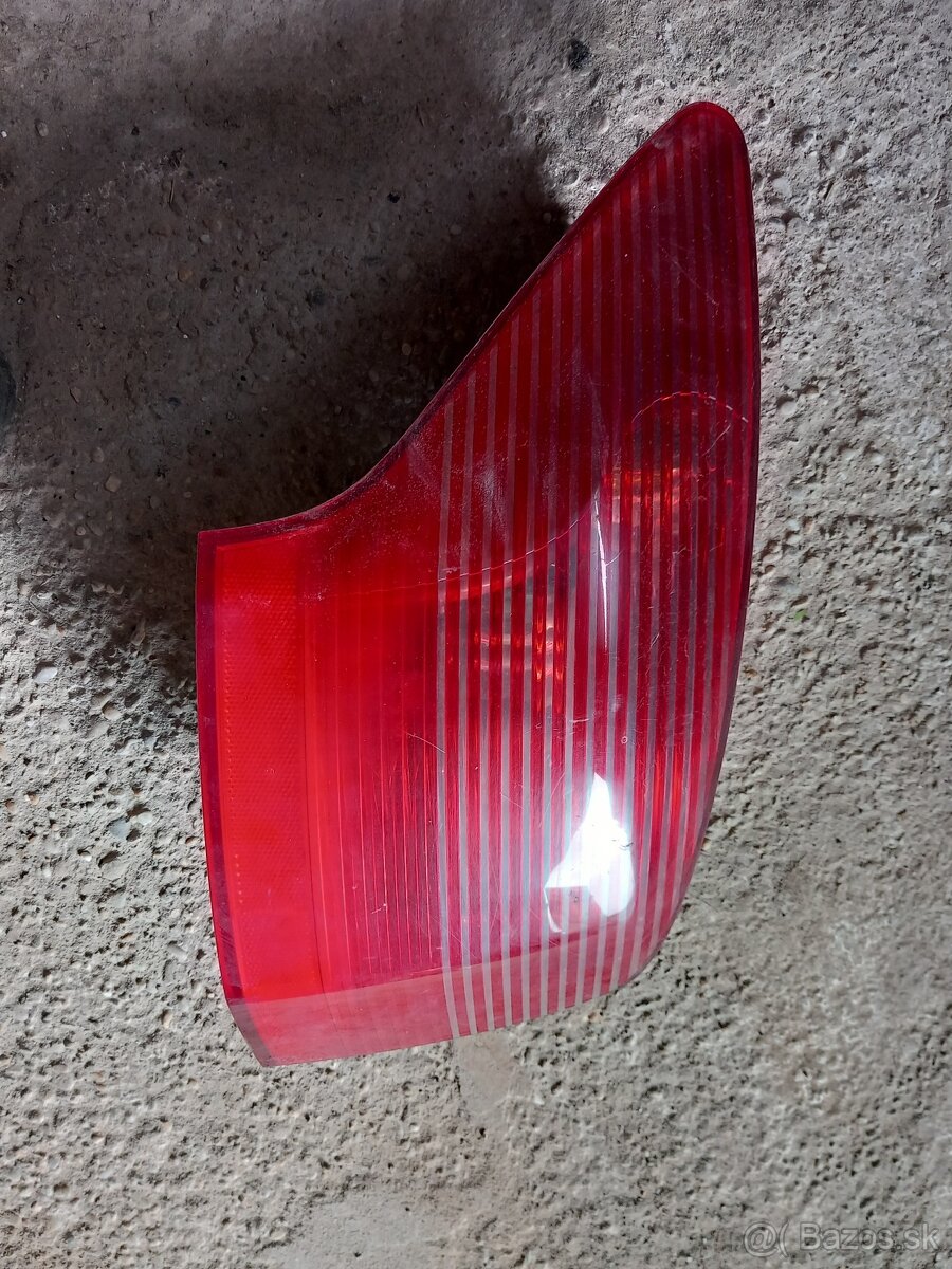 Peugeot 407sw svetlo