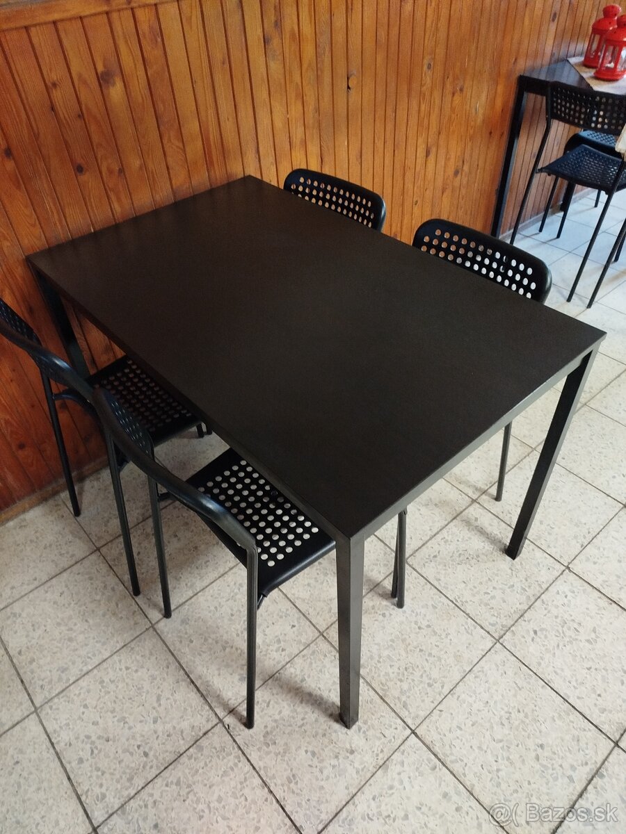 Stôl a stoličky
