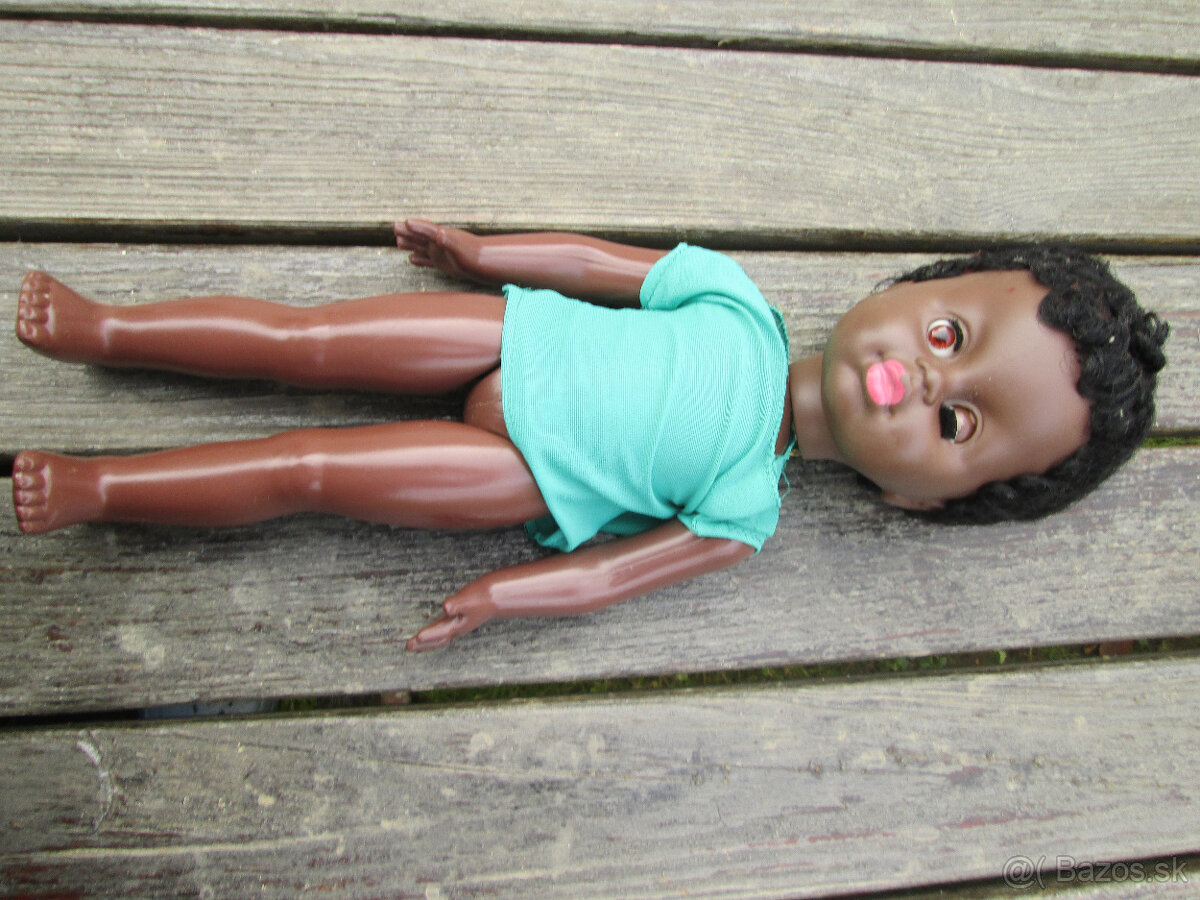staré hračky -bábika černoška