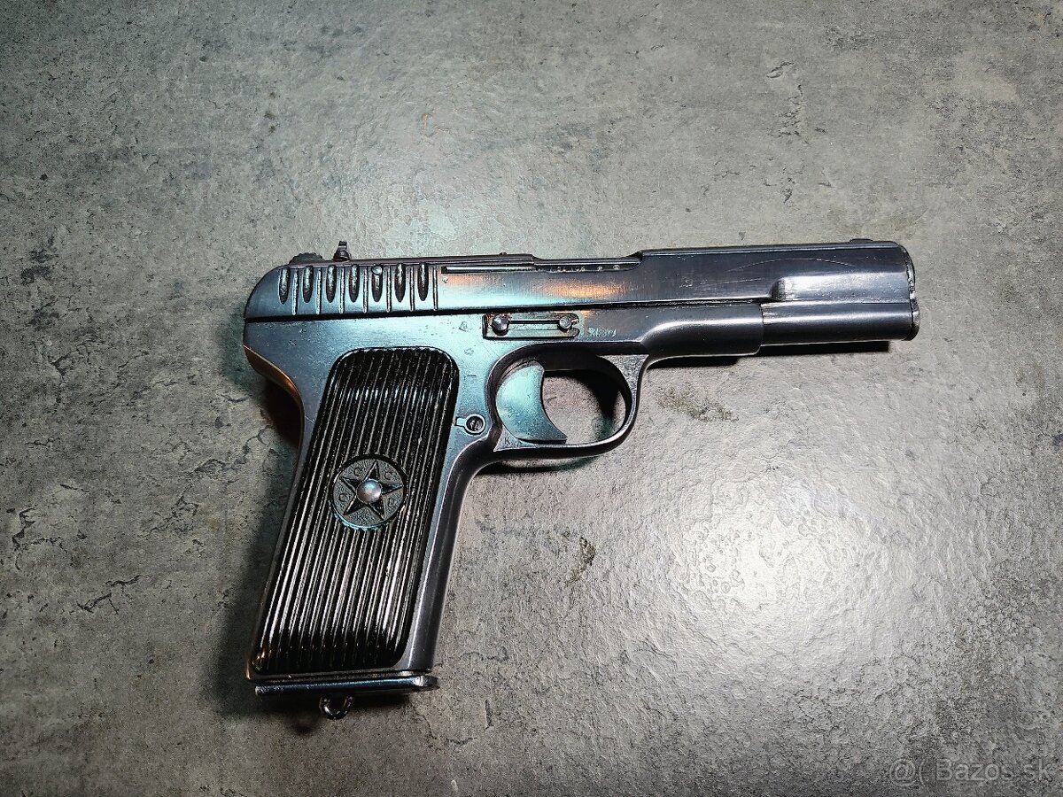 PIŠTOĽ TOKAREV TT33, r.v.1945