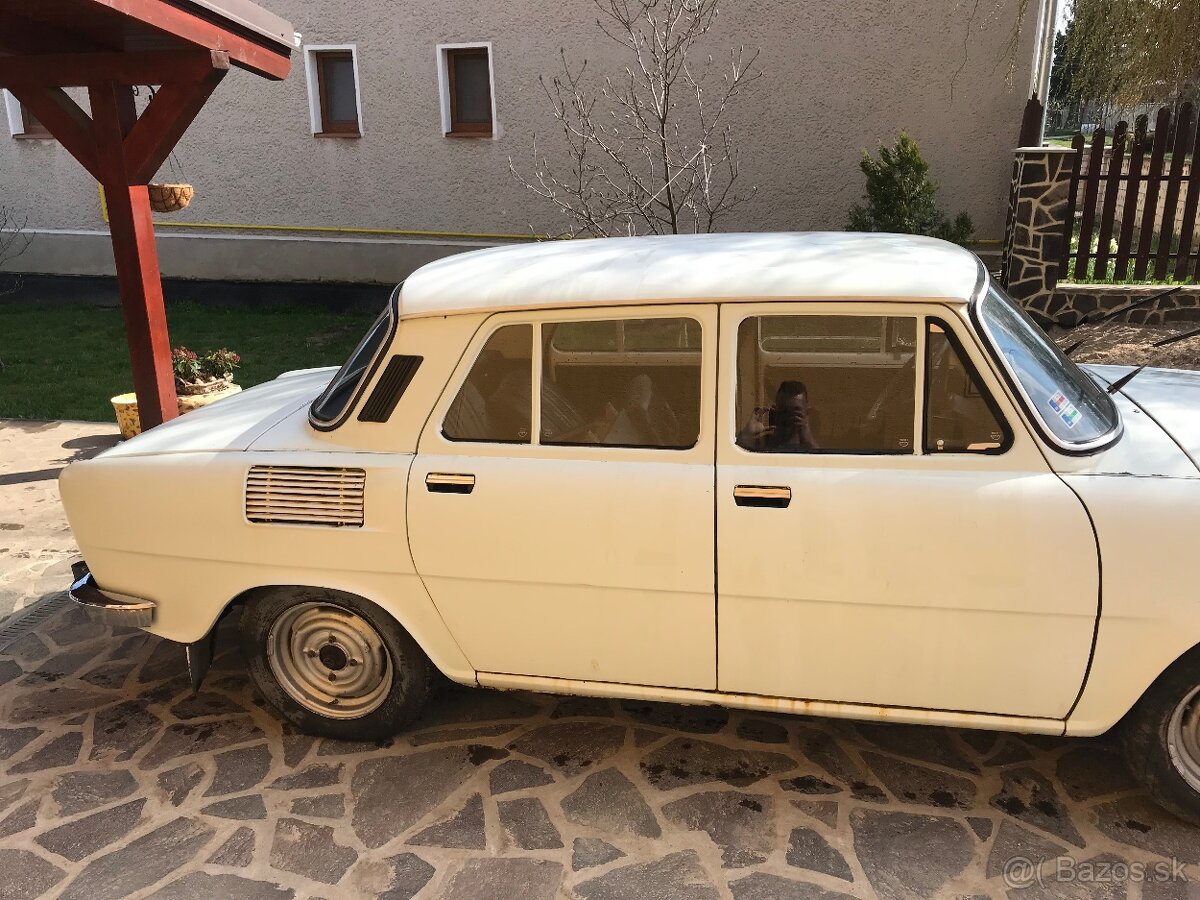 Skoda 100