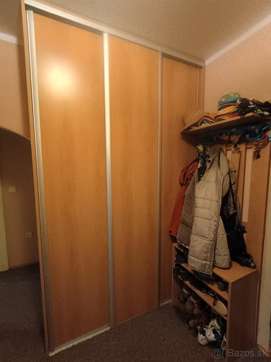Vstavana skrina