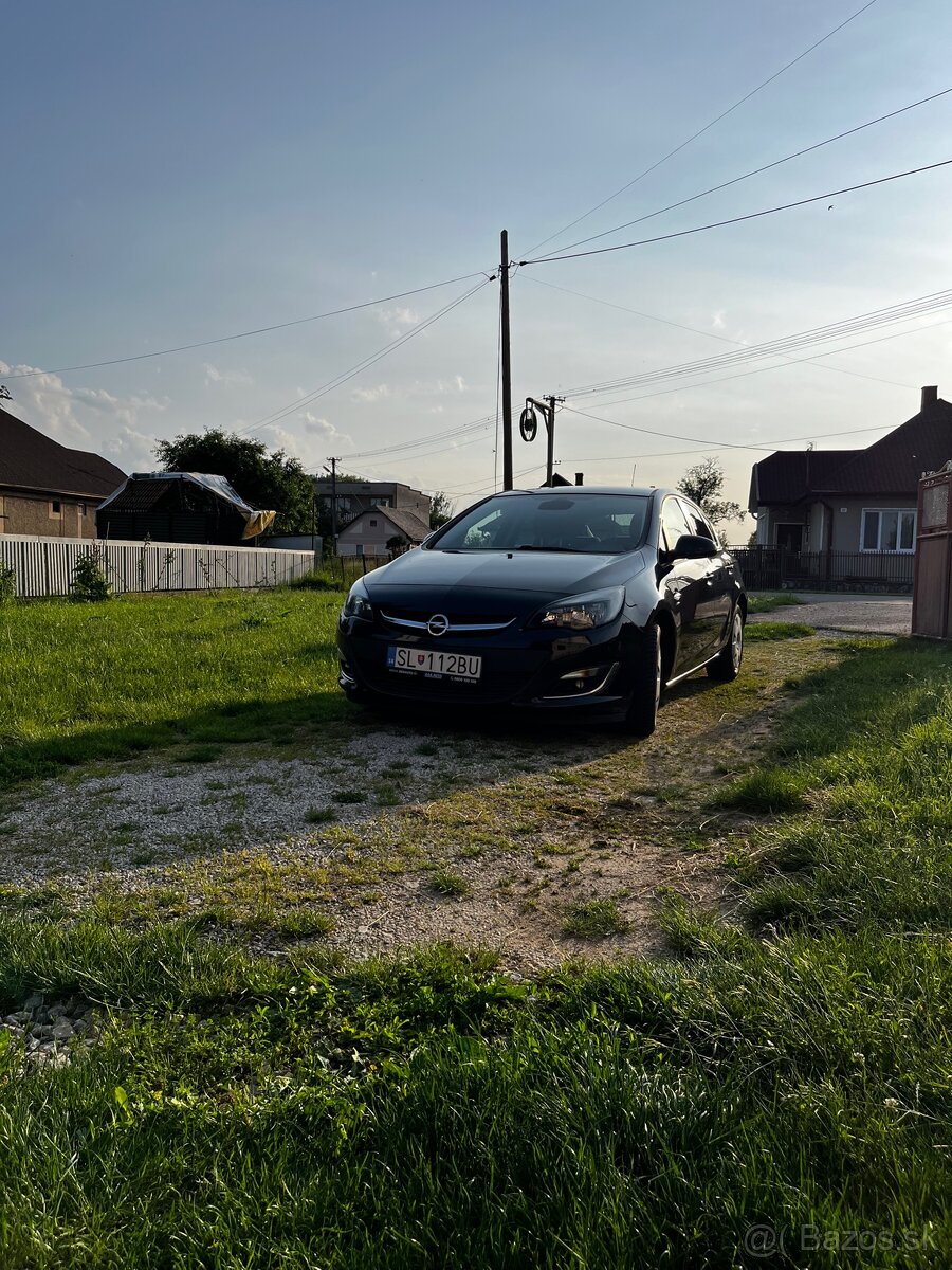 PREDÁM OPEL ASTRA J 1.4T LEN 117 000 KM