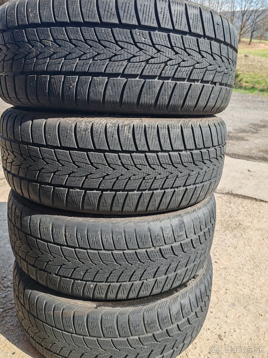 Zimne pneumatiky 215/55 R17 98V