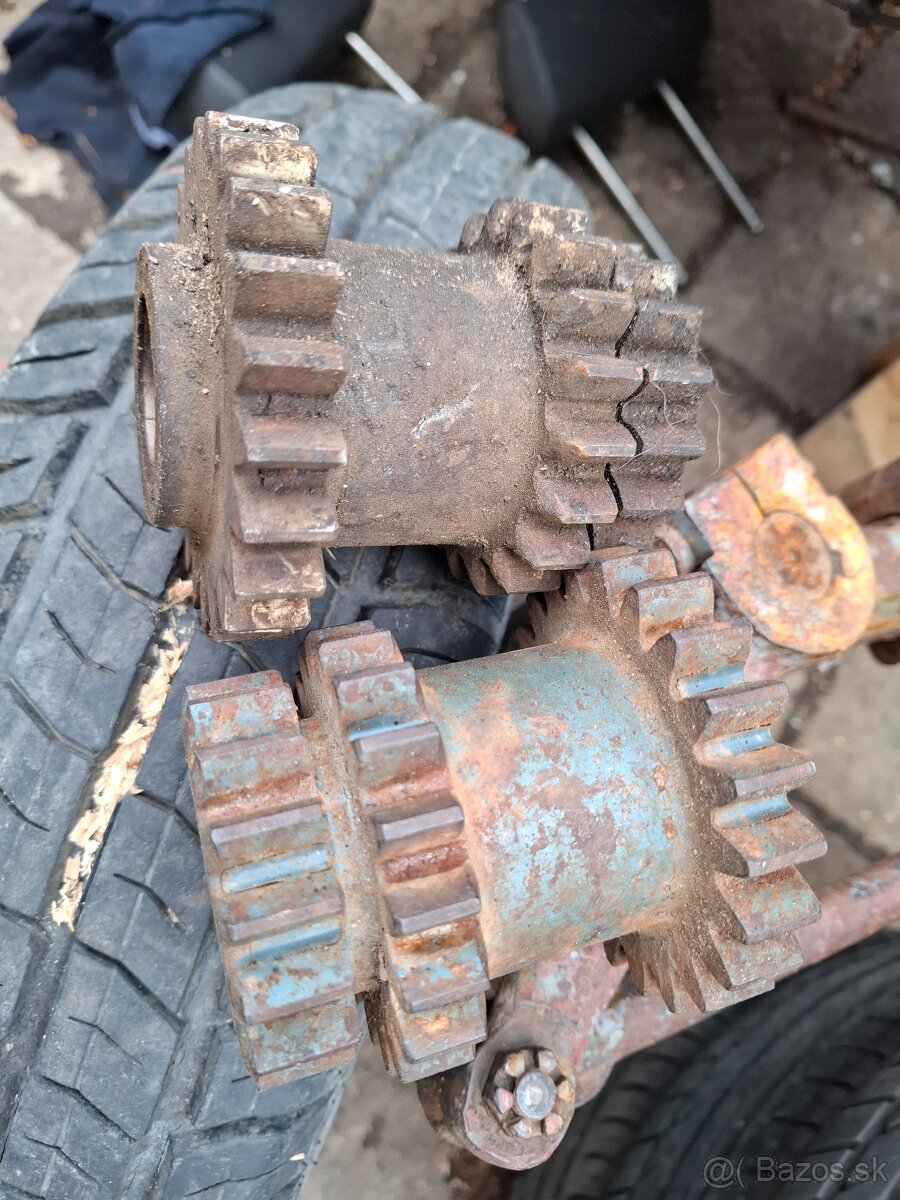 Diely zetor 25
