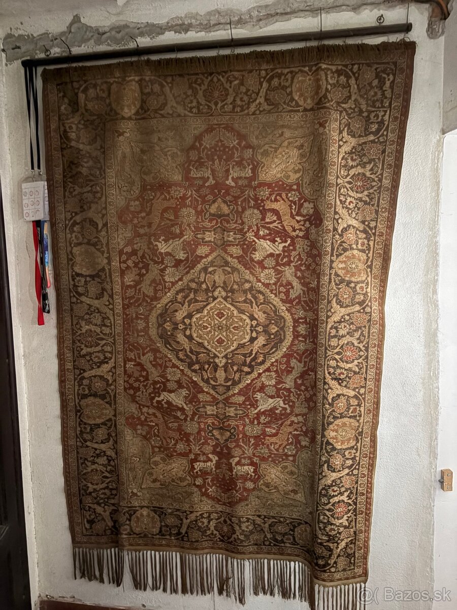 Starší orientálny koberec – štýlový doplnok