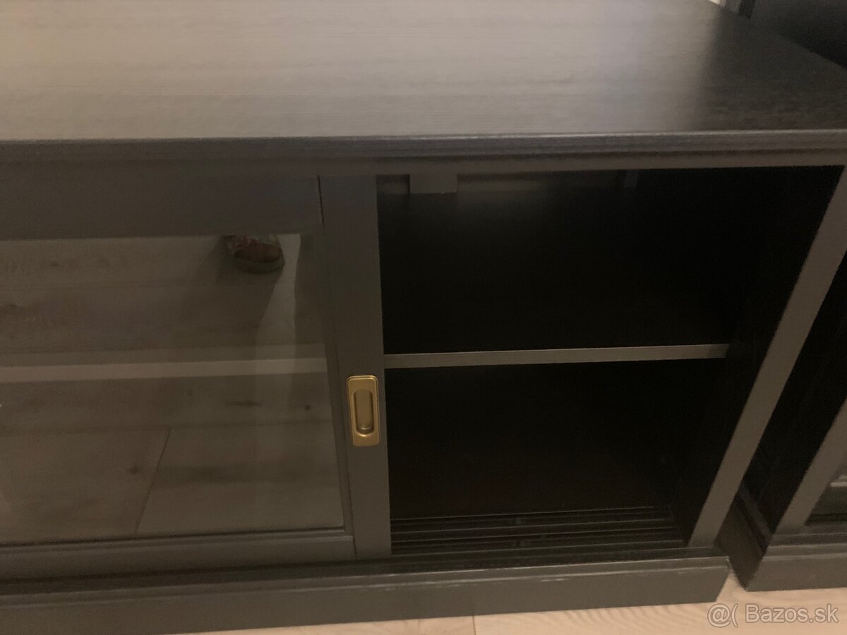 Skrinka pod TV