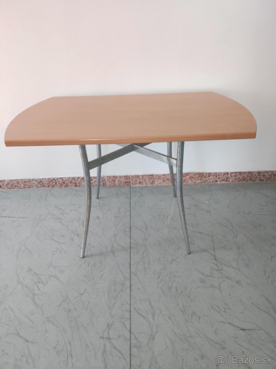 Kuchynský stol