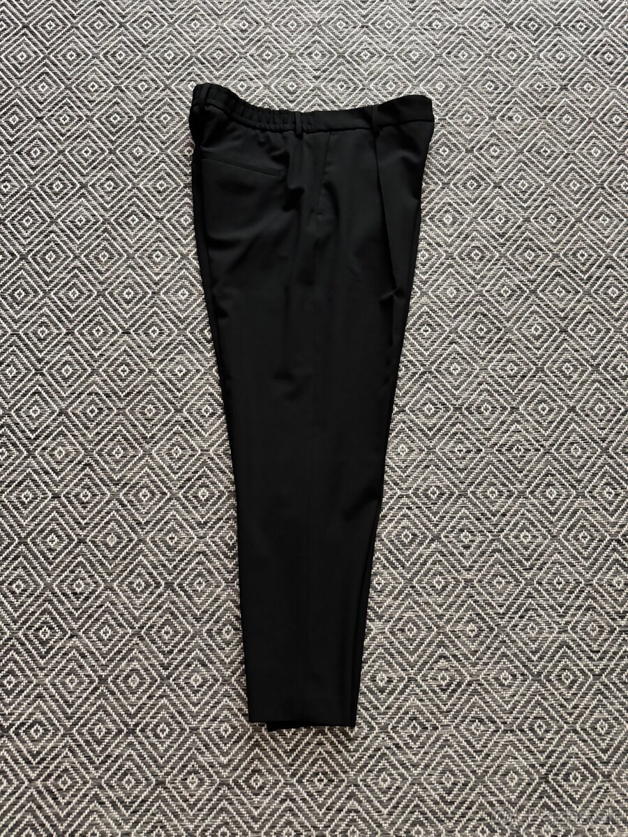 ZARA elegantne panske nohavice 44