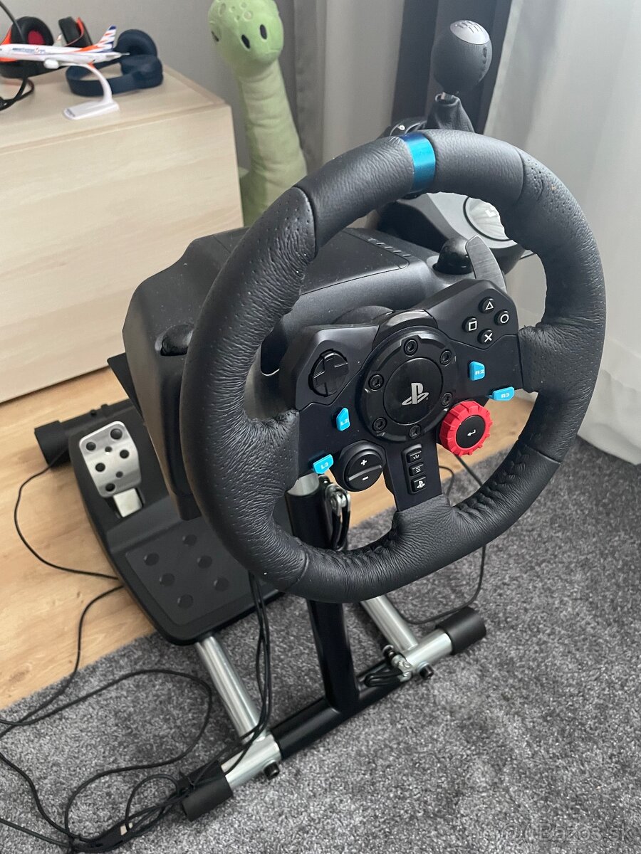 herný volant logitech driving force