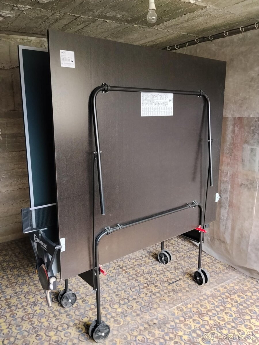 Stolnotenisový stôl