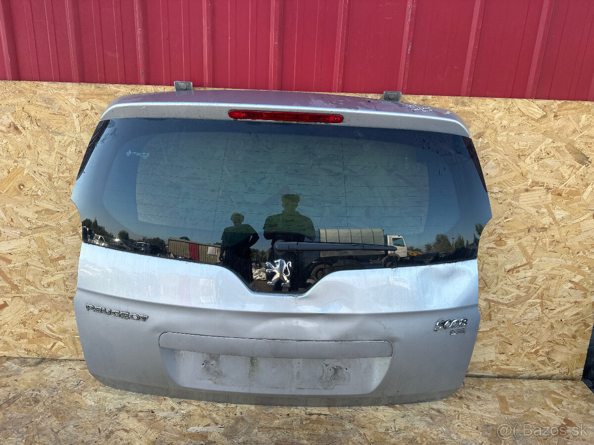 162. PRODÁM PÁTE DVEŘE, ZADNÍ VÍKO PEUGEOT 5008