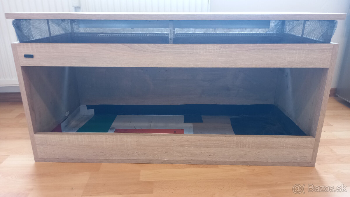 Predam Drevenne terrarium