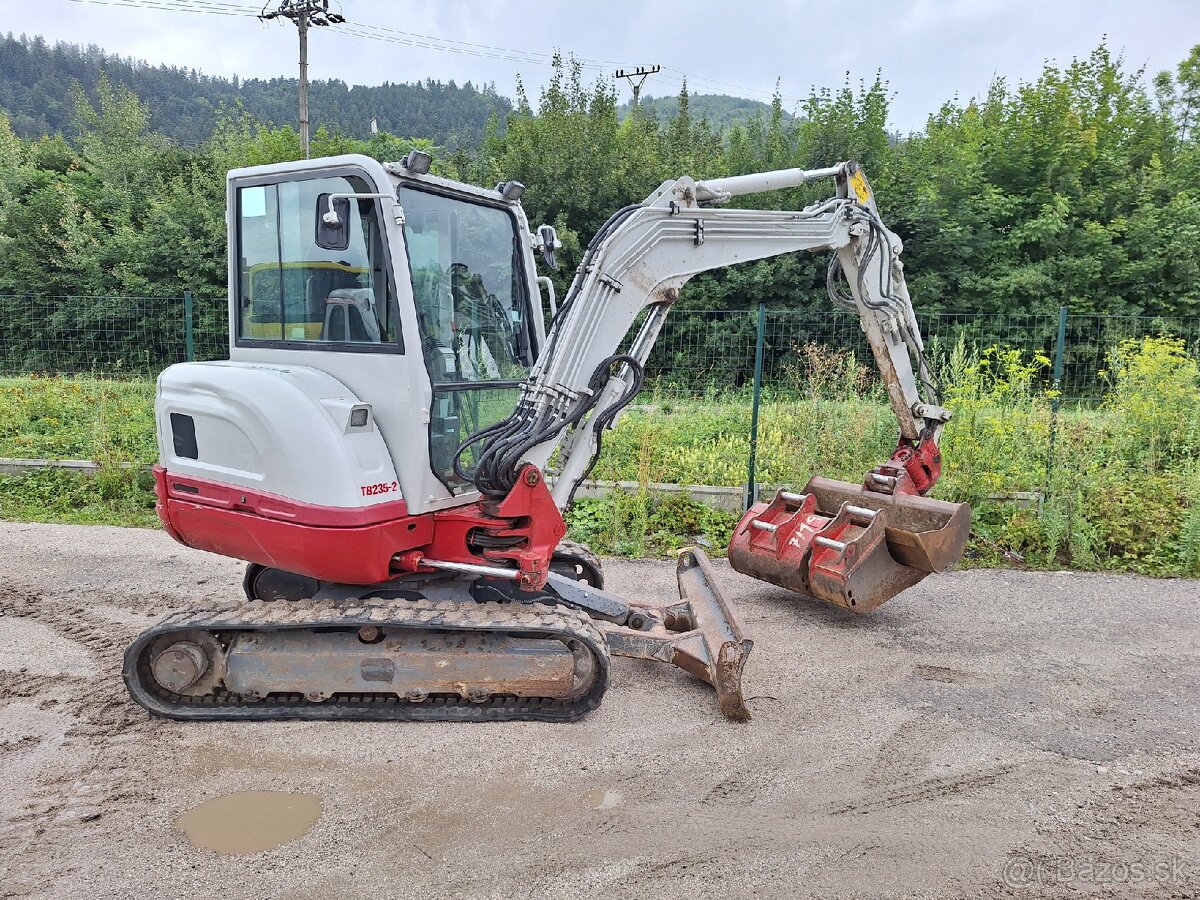 TAKEUCHI TB235-2