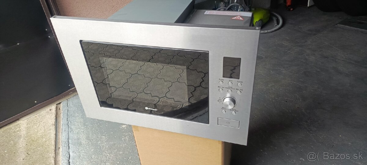 Mikrovlnka vstavaná