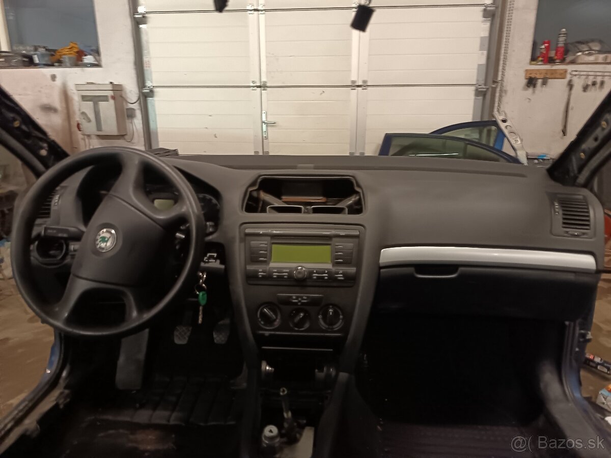 Octavia 2 palubna doska