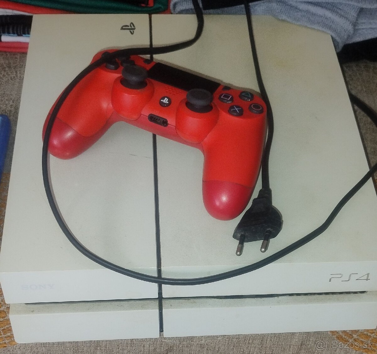 Predám nefunkčné Playstation 4 aj s hrami