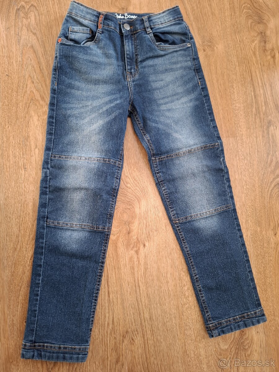 Rifle so zosilnenými kolenami 146