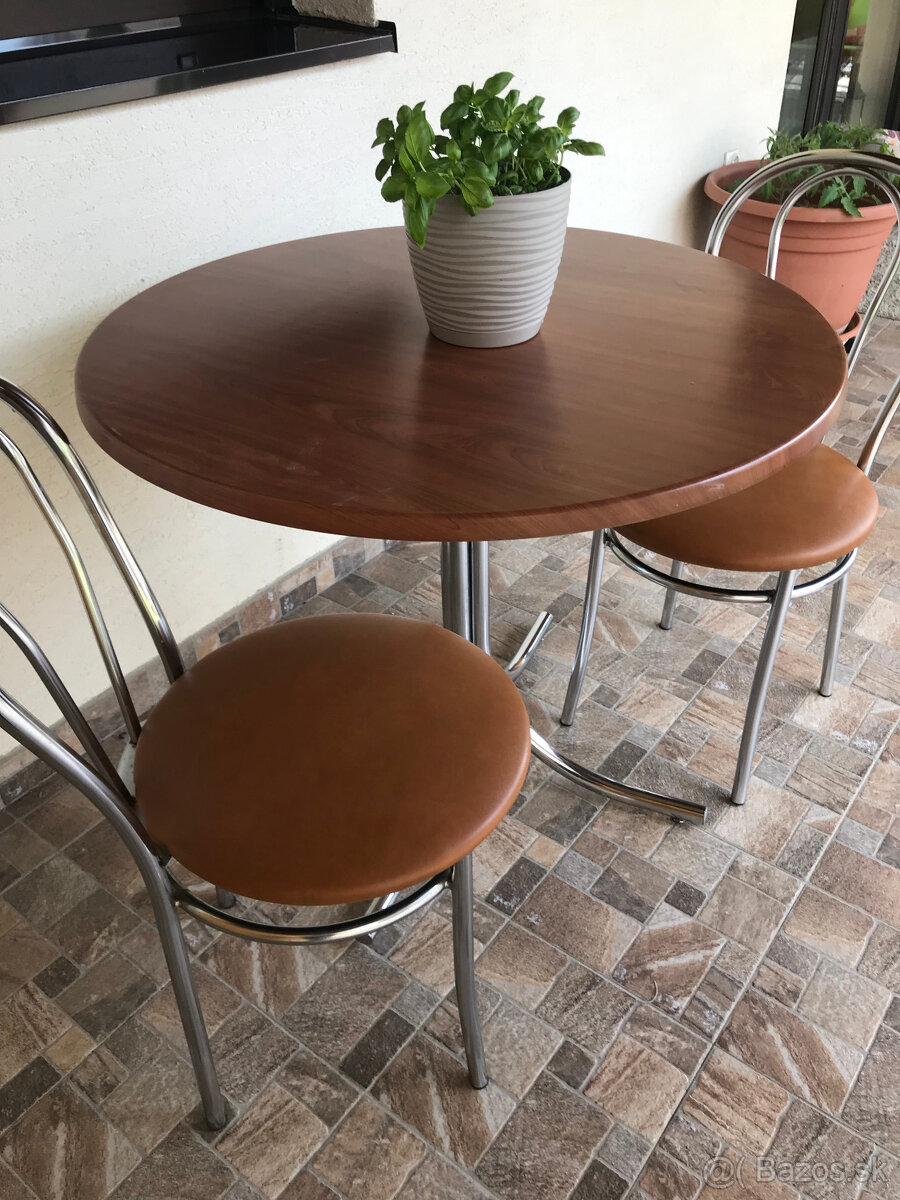 OKRÚHLY stôl a dve stoličky