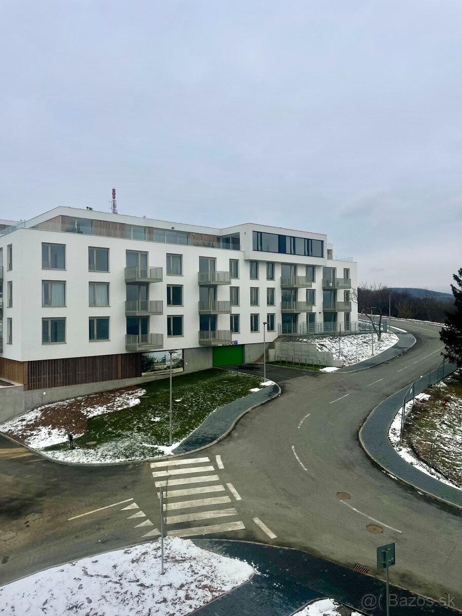 Exkluzívny 1,5 izbový byt s vlastným park. miestom