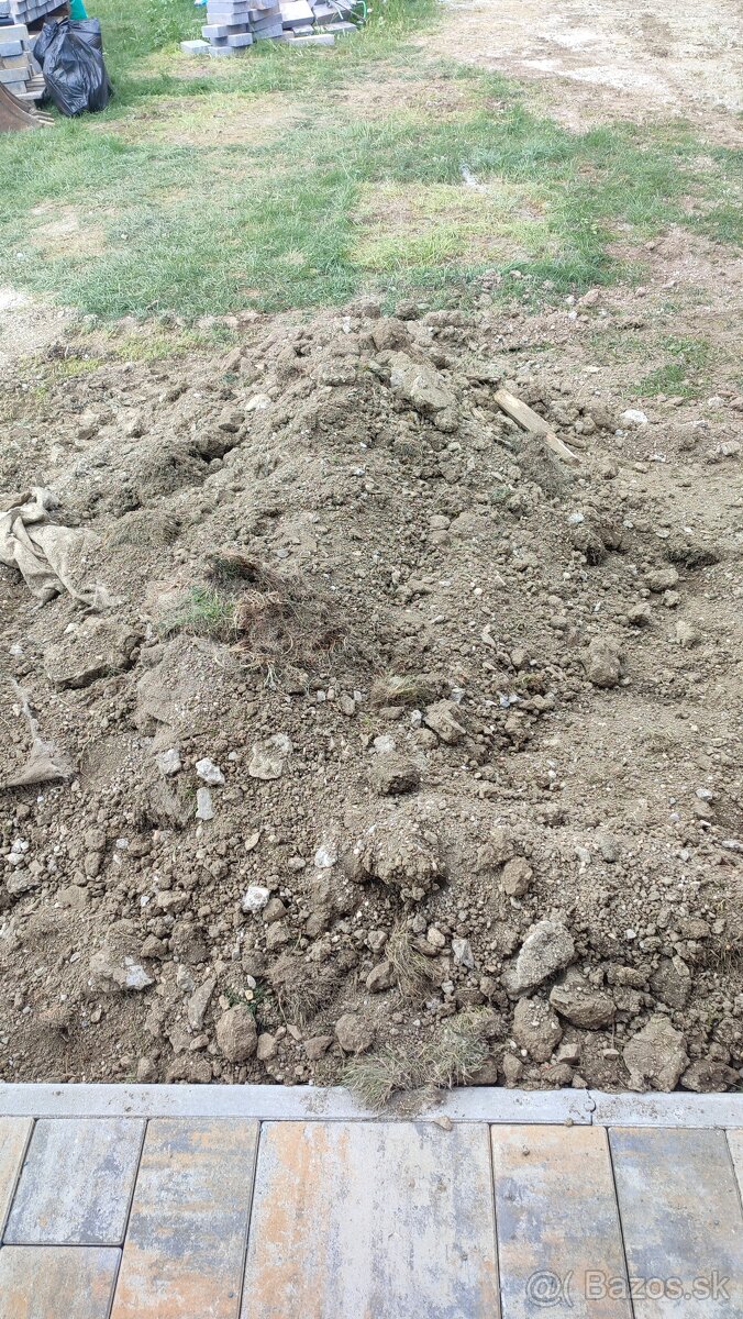 Darujem (zadarmo) za odvoz hlinu