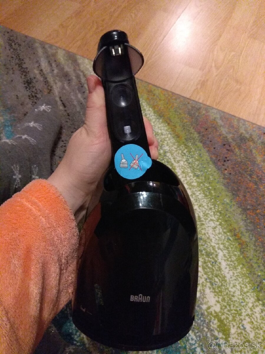 čistiaca a nabíjacia stanica Braun series 3