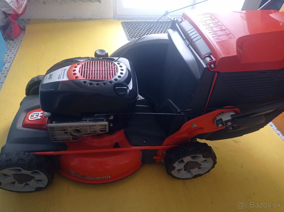 Husqvarna LC 48 V s pojazdom